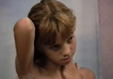 Naturistin: Julia Akt Dessous - Nudity is only possible among people