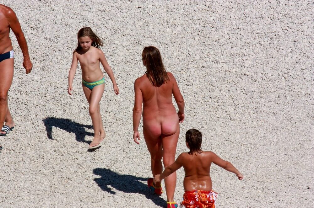 Naturism photo gallery # 8 - A person without clothes is closer to nature