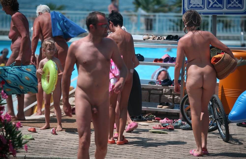 Daytime Nudists Chill Out photos - Naturists love openness and freedom