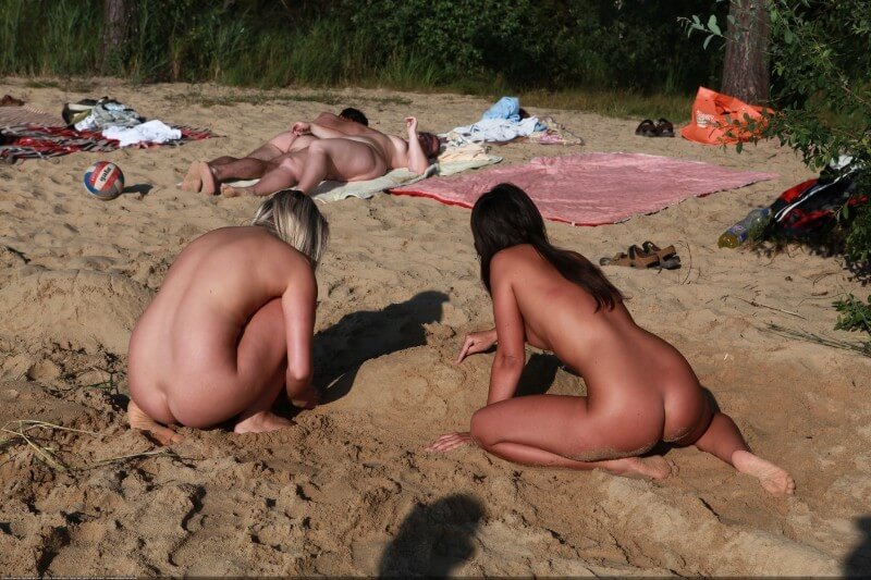 Creekside activity Big Photo gallery - Public nudism