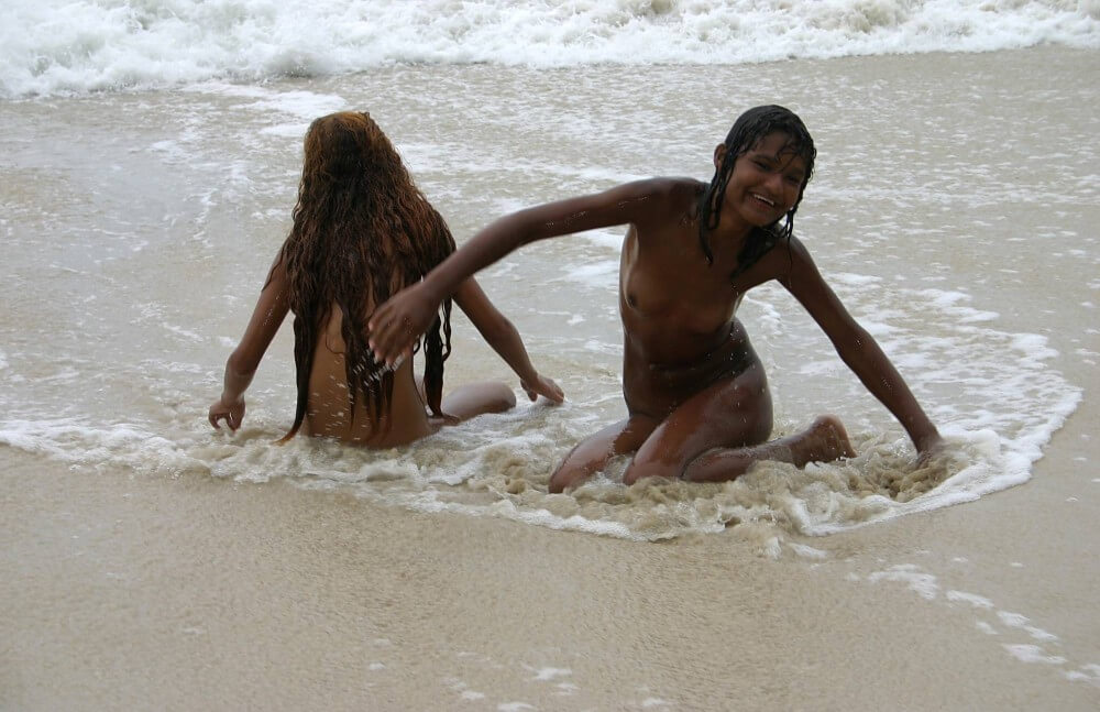 Brazilian Sand Playground pics - Simplicity is an important part of naturists lives