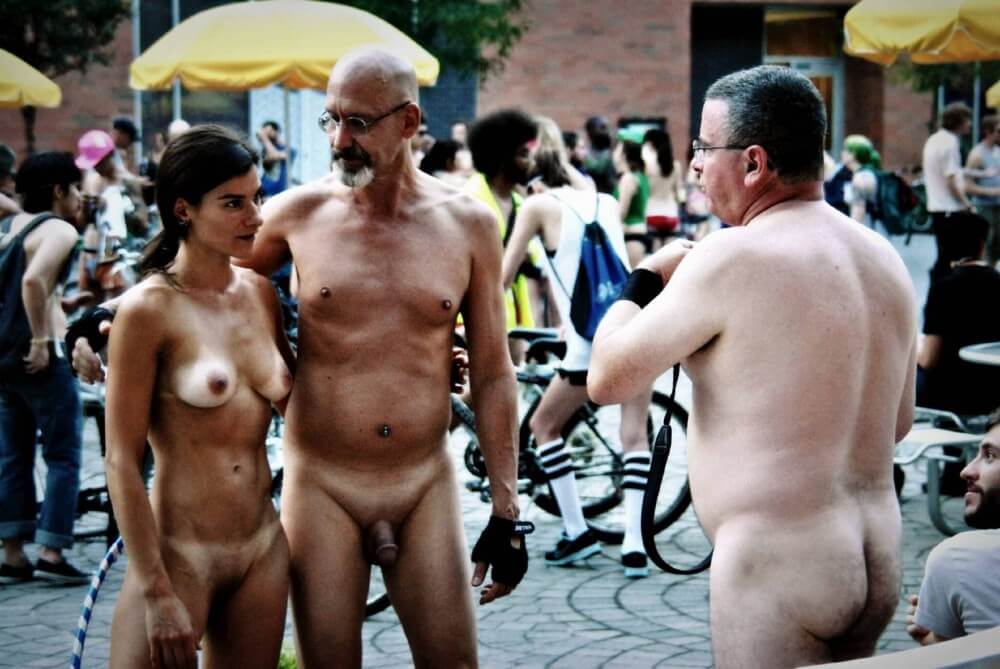 World Naked Bike Ride [WNBR] UK 2011 gallery - Watching naked nudists