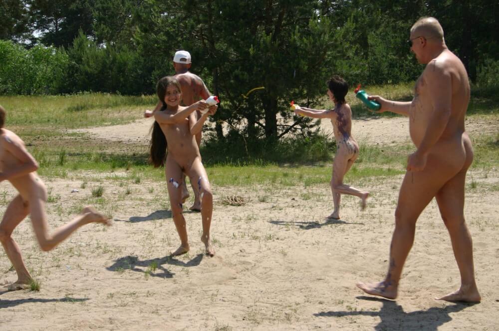 Kiev Group Painting Wild pics - Freedom as the core principle of naturism