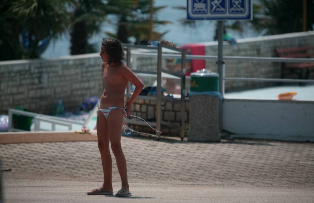 Naturist Pool Walkaround pics - The impact of naturism on health