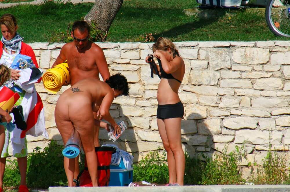 Ula FKK Sisters Day photo gallery - The Cult of Nudity Is Open to All