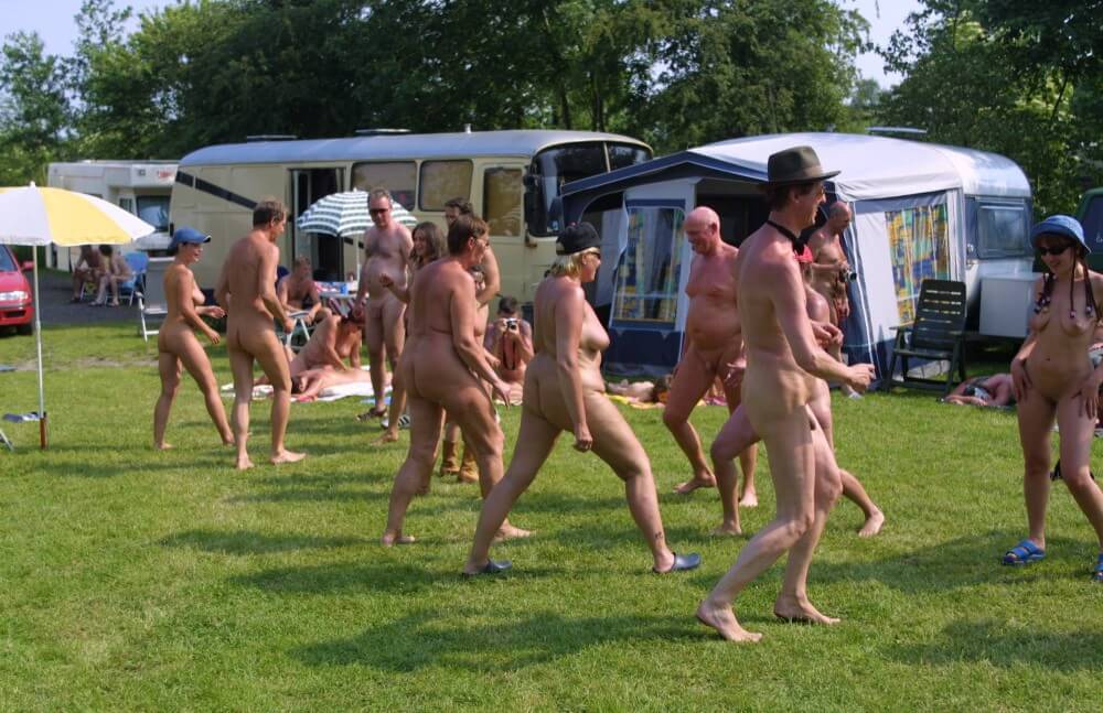 Holland Green Relaxations photos - Minimizing clothing or nudism