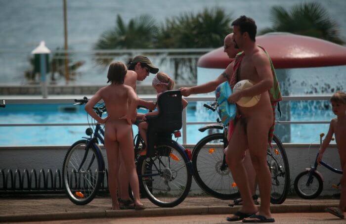 Freedom on two wheels: how cycling and hiking enrich the lives of nudists - The entire upper aristocracy practiced nudism