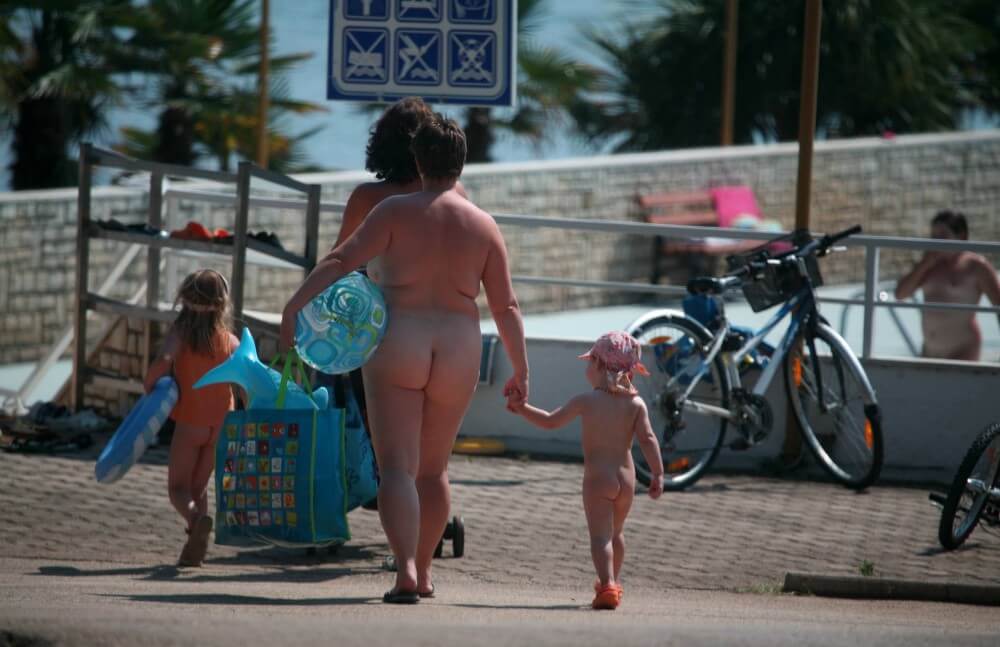 Pool Outskirt Nude Guests pics - Happiness is achieved through embracing naturism