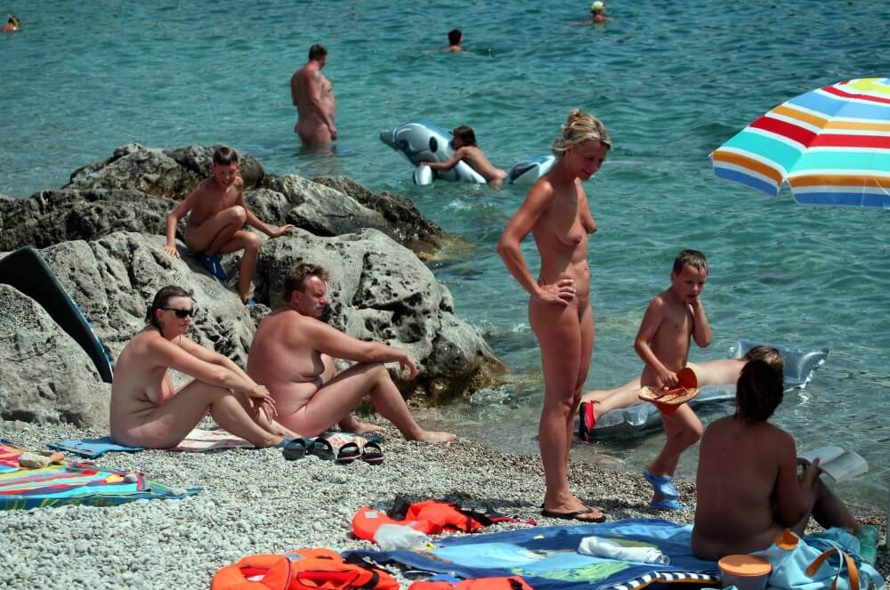 Rock Side Family Camping pics - Watching naked nudists