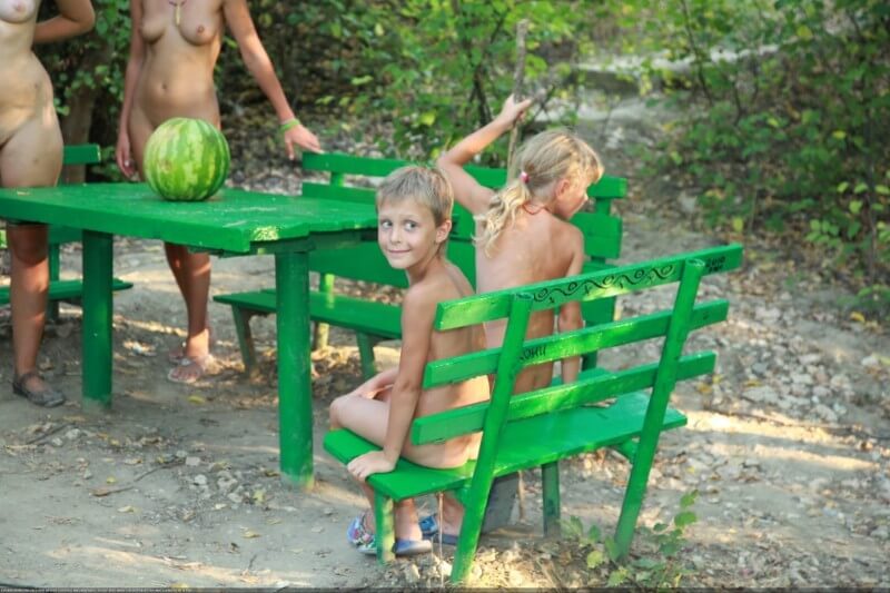 Naturists green picnic photos - In naturism, sincerity and honesty are valued