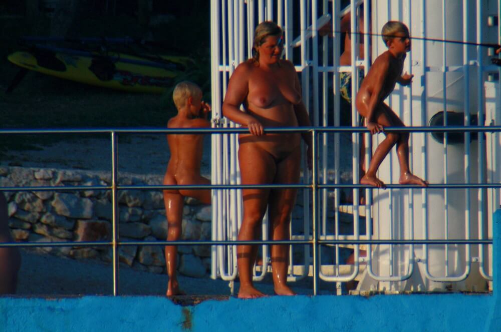 Uka FKK Water Play - Health is strengthened through naturism