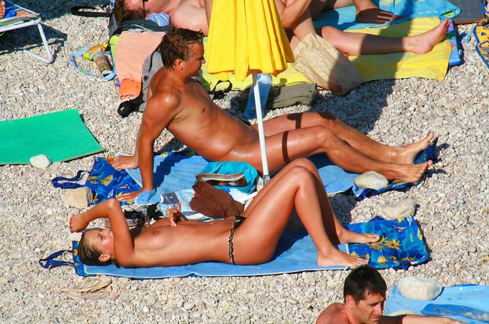 Ula FKK Bikini Couples Day pics - Nudism helps overcome complexes and fears