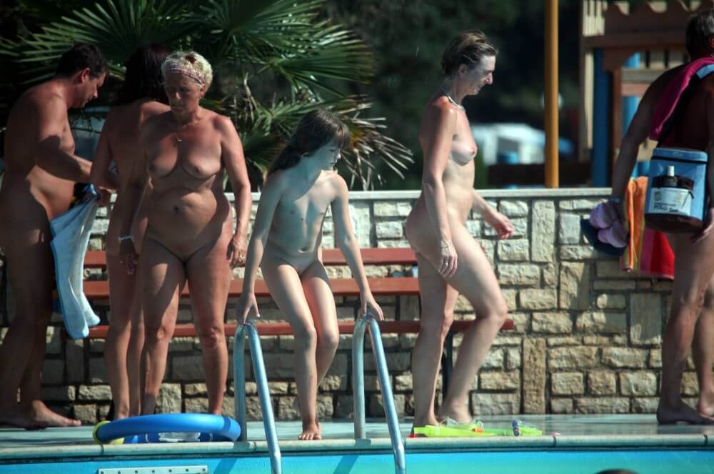 Naturist Pool Cleaning-Up pics - Nudity should be natural