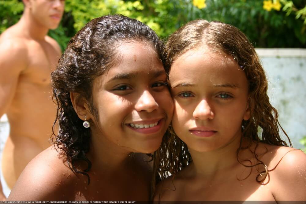 Tropical Naturism gallery - Nudism helps to overcome shyness and insecurities