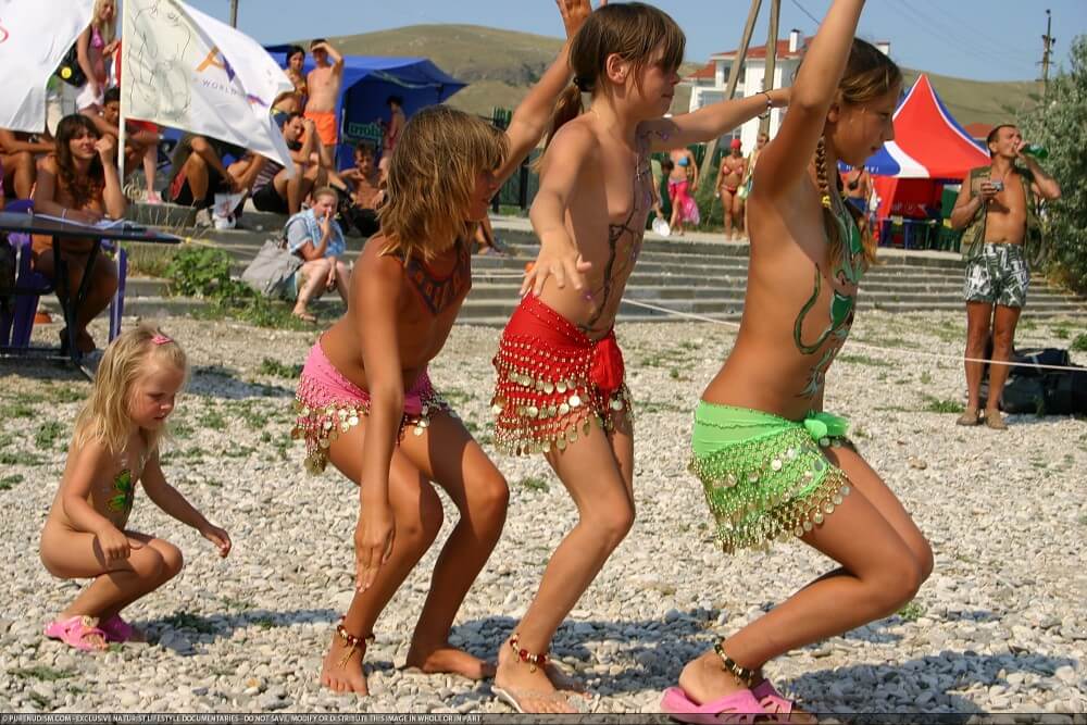 Festival and dancing photos - She went out completely naked