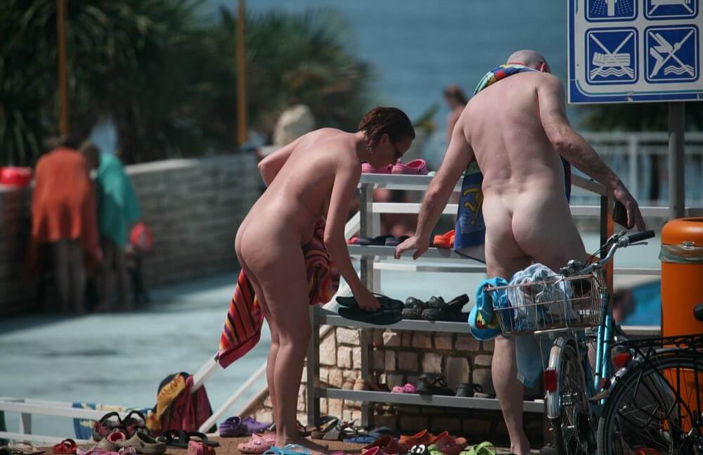 Pool Arrivals and Departures pics - This is how naturism culture manifests itself