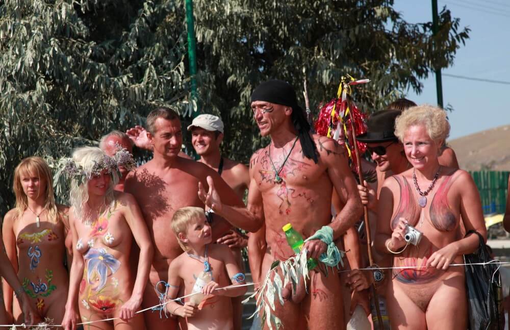 Naturist Day From Behind pics - A nudist values sincerity, honesty, and openness in relationships