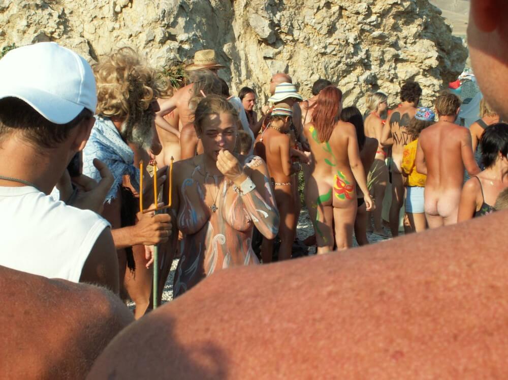 Neptune Day Side Views photos - Overcoming shame and awkwardness when taking off clothes