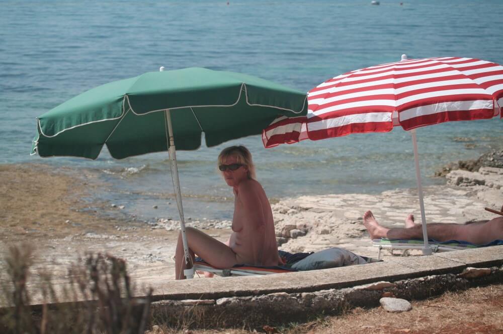 FKK Beachline Front pics - In naturism, sincerity and honesty are valued