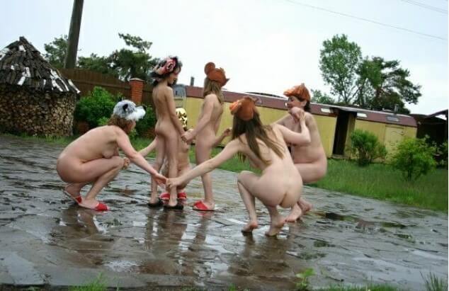 Naturism photo gallery # 23 - Nudism helps people overcome their insecurities