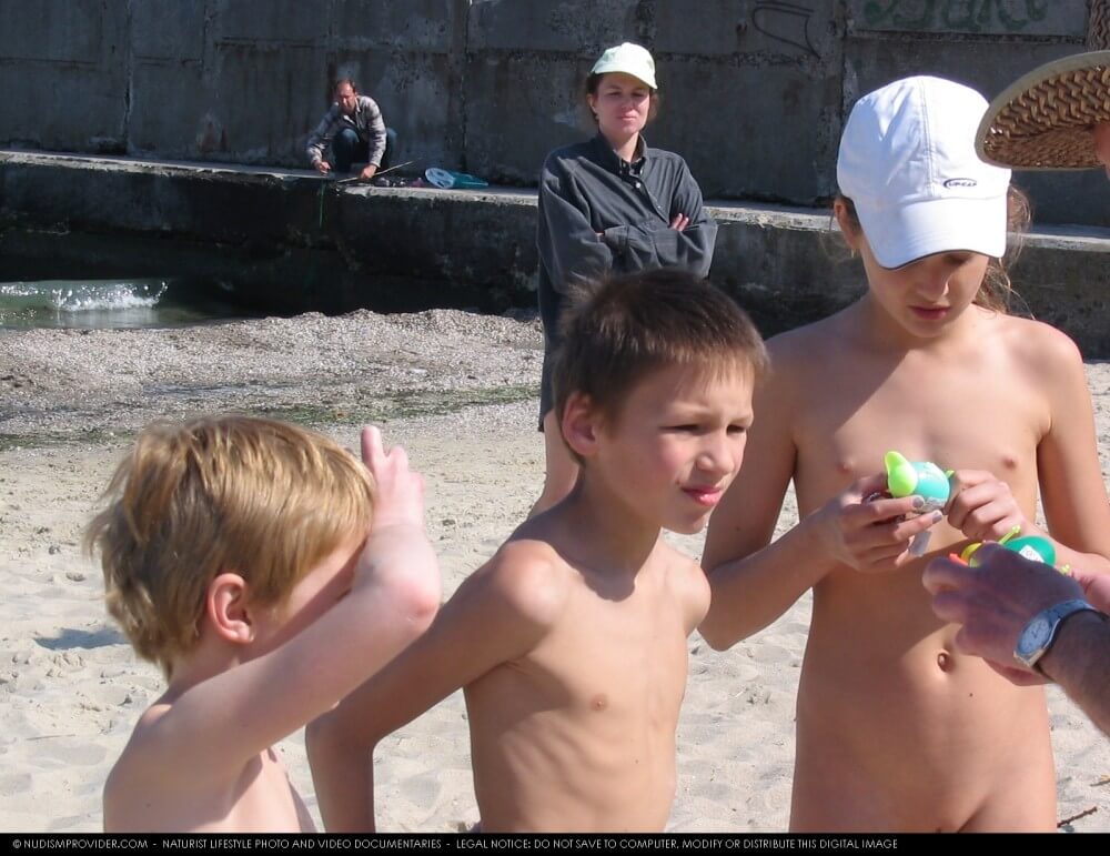 Premium Content # 28 - Living freely and naturally is the dream of naturists