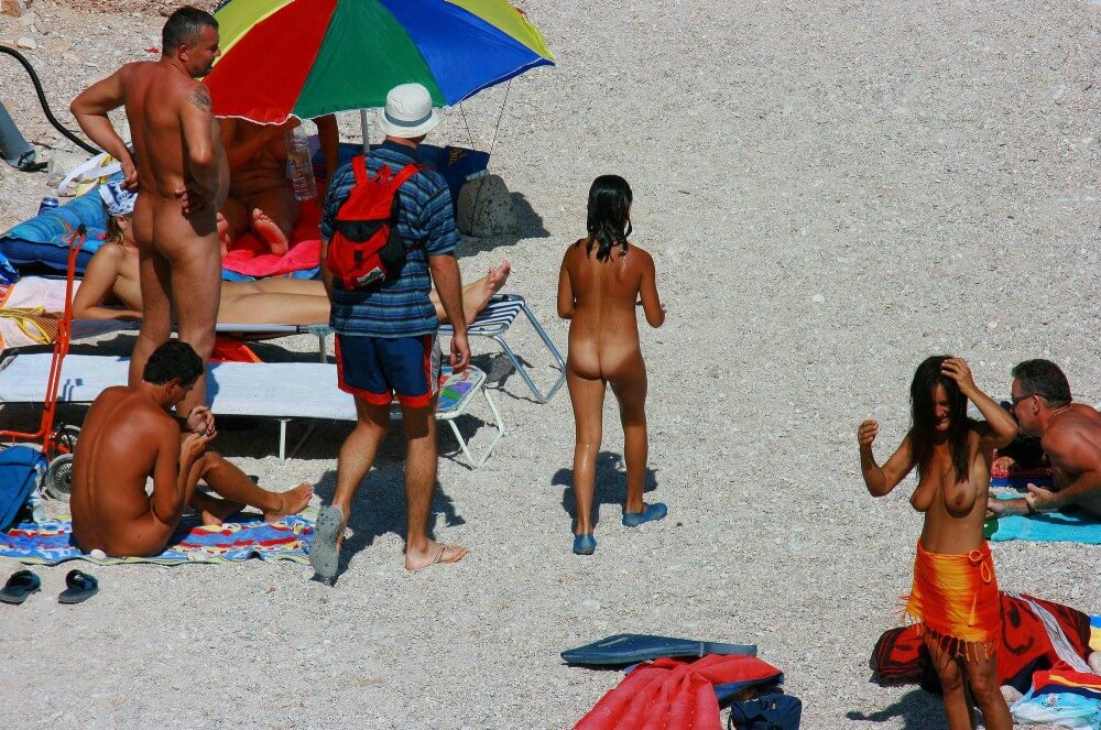 Uka FKK Beach Parenting Nudist beach pics - The practice of naturism helps build trust and honesty among people