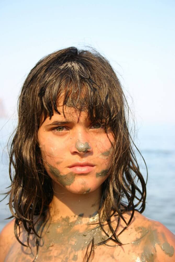 Courageous Naturist Girl pics - Undressing is permissible only within ones own community