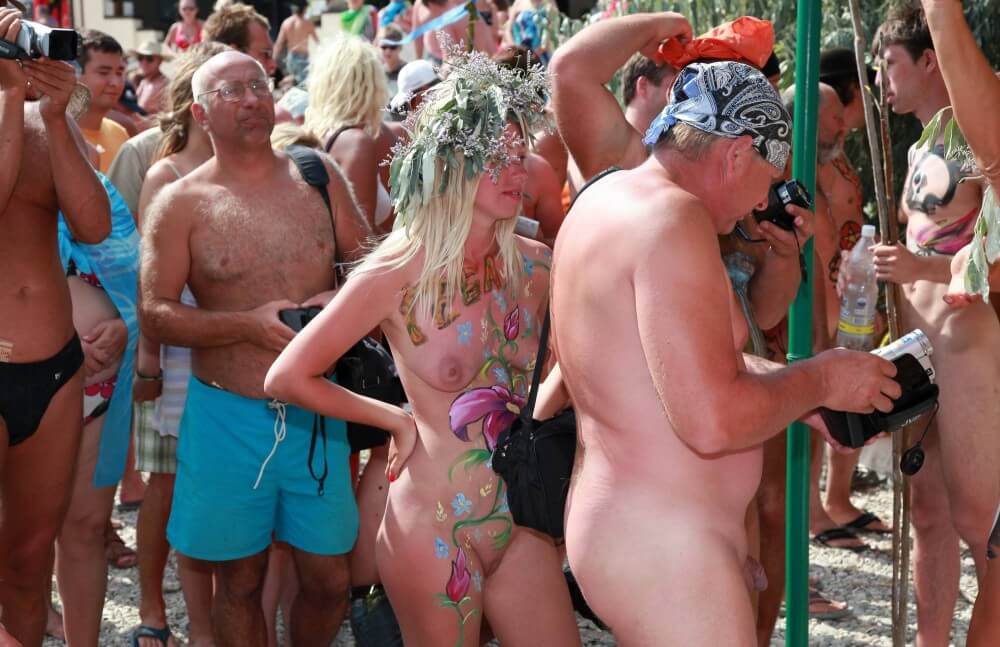 Neptune Painting Couple pics - Naturism and environmental awareness in the modern world