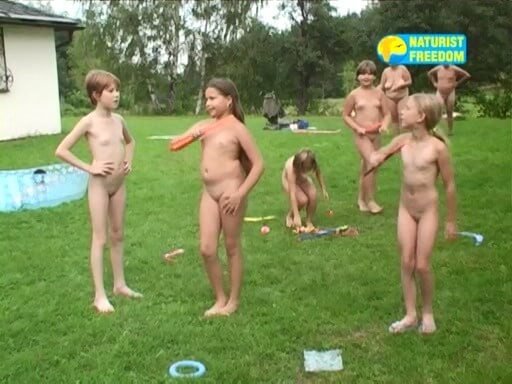 Naturist Freedom: Green Mountain - Wearing less clothing is fashionable